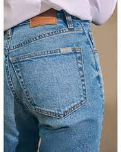 Load image into Gallery viewer, Faherty Brand Slim Straight