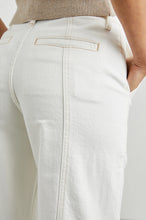 Load image into Gallery viewer, Rails Getty Crop
