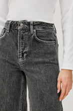 Load image into Gallery viewer, Rails Getty Twist Seam
