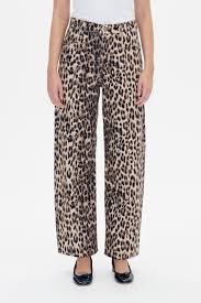 Baum Und Pferdgarten Nara Jean