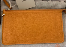 Load image into Gallery viewer, Il Bisonte Lyra Clutch
